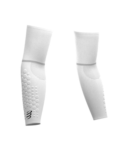 Manguitos Running da Compressport ArmForce Ultralight Branco