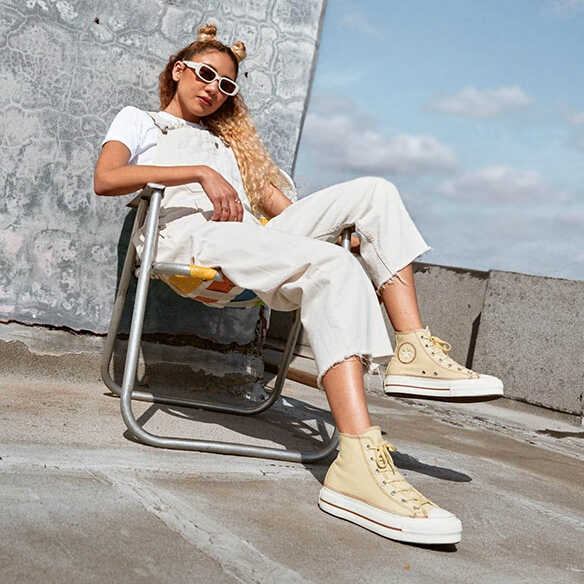 mulher Converse